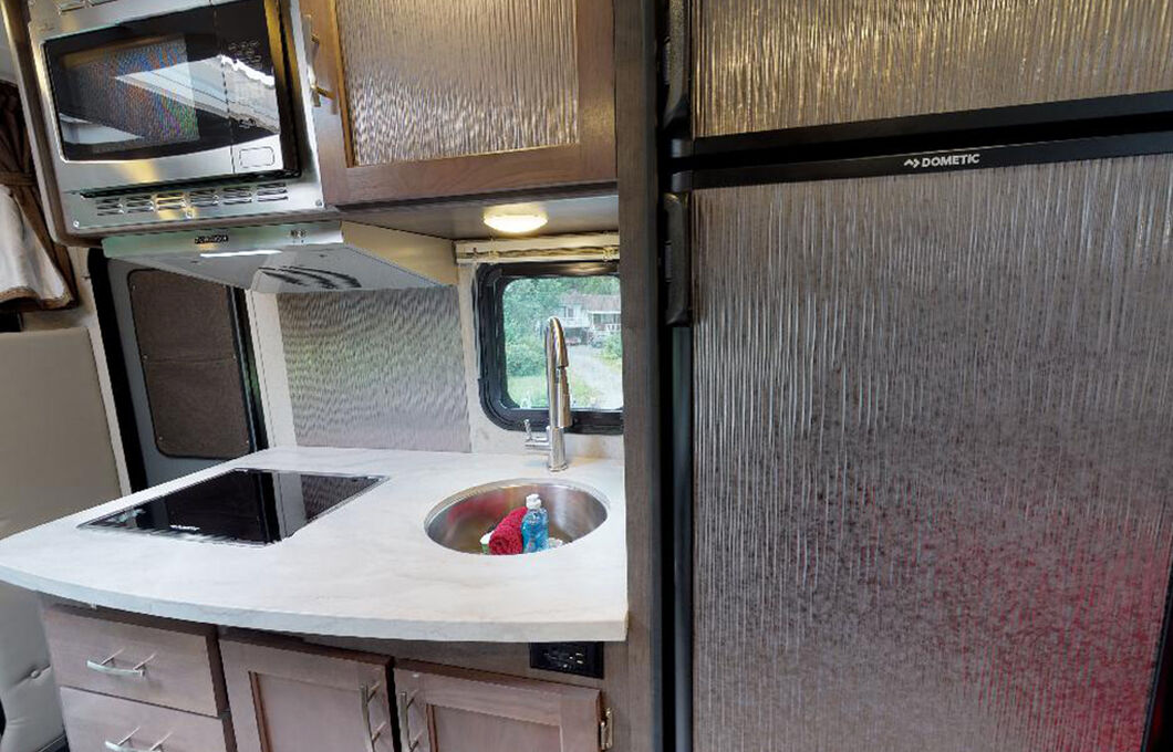 Class C Motorhome-Medium (C-Medium), , hi-res image number 9